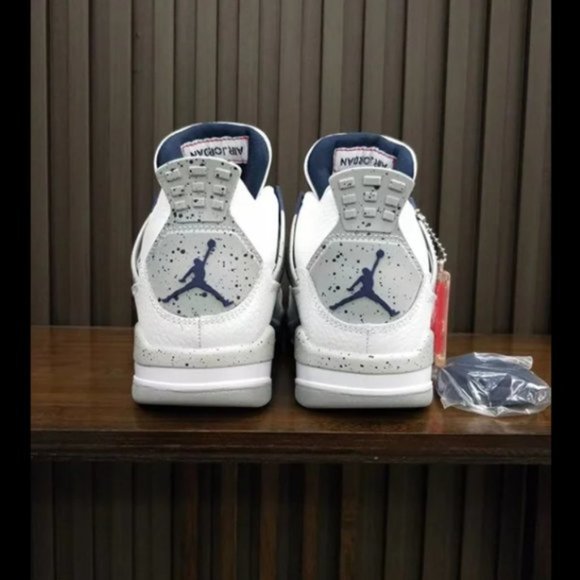 Air Jordan 4 Retro main image 9
